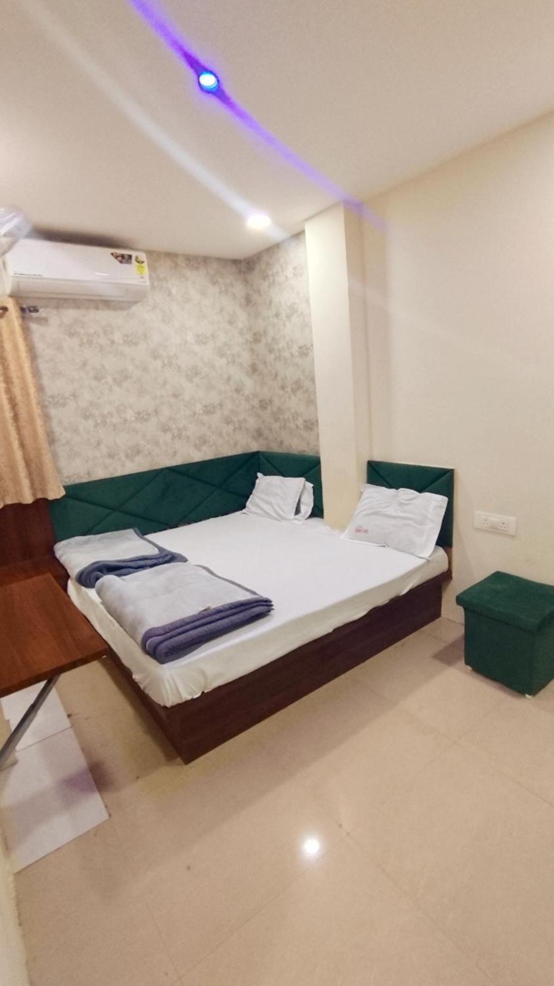 Green Leaf Hotel Ujjain Luaran gambar