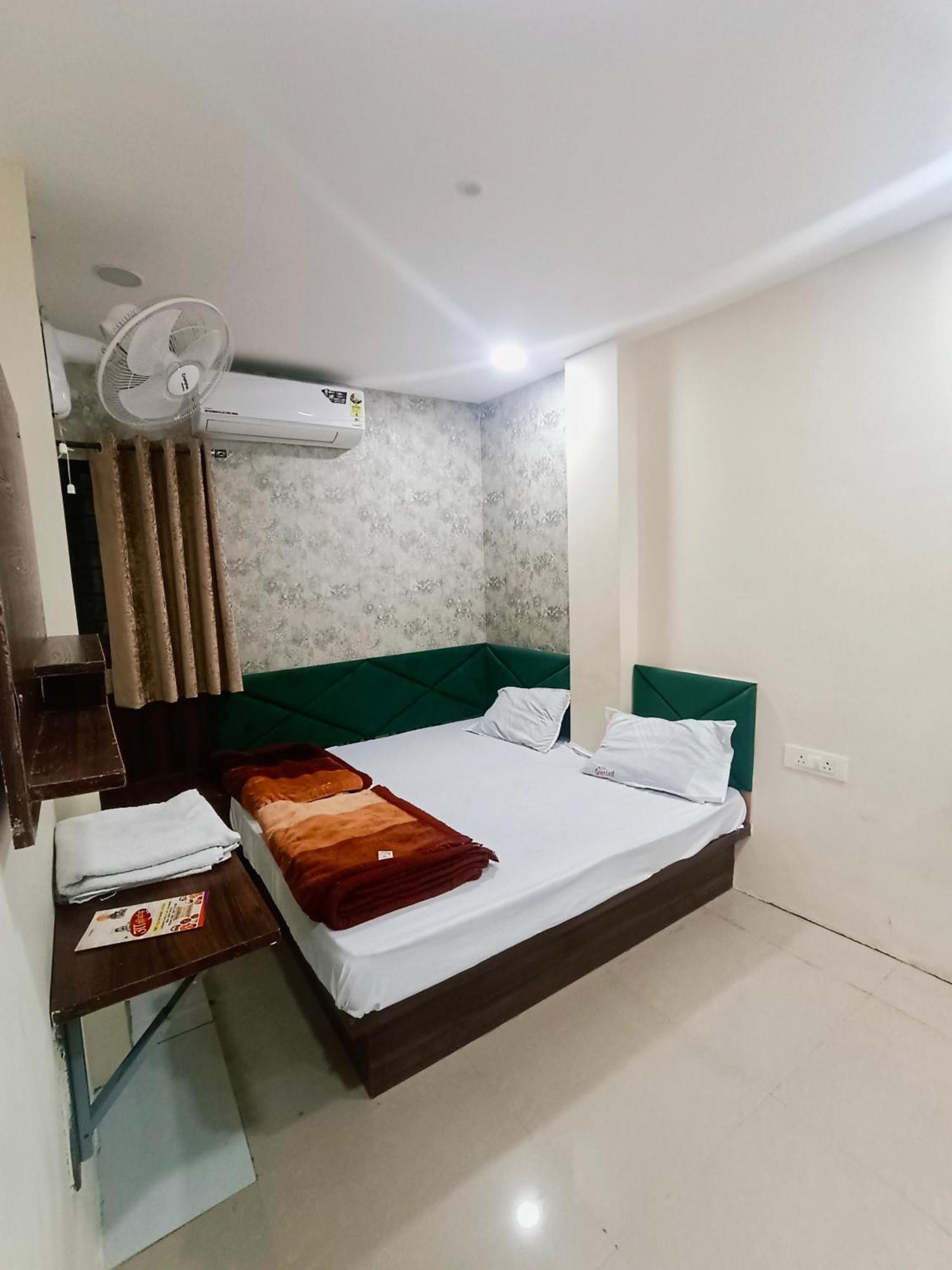 Green Leaf Hotel Ujjain Luaran gambar
