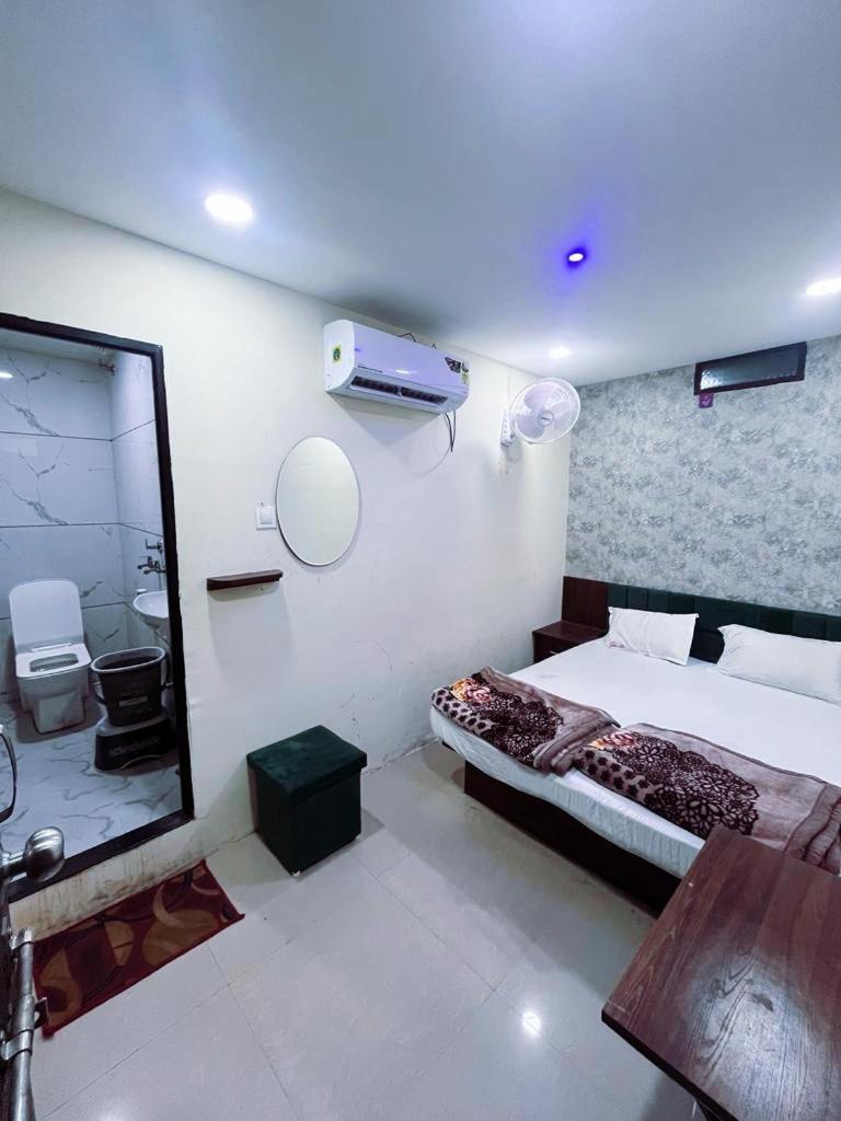 Green Leaf Hotel Ujjain Luaran gambar