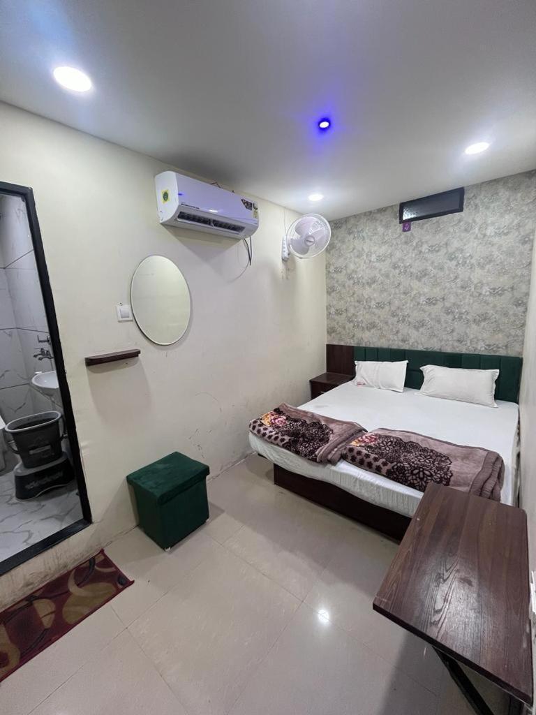 Green Leaf Hotel Ujjain Luaran gambar