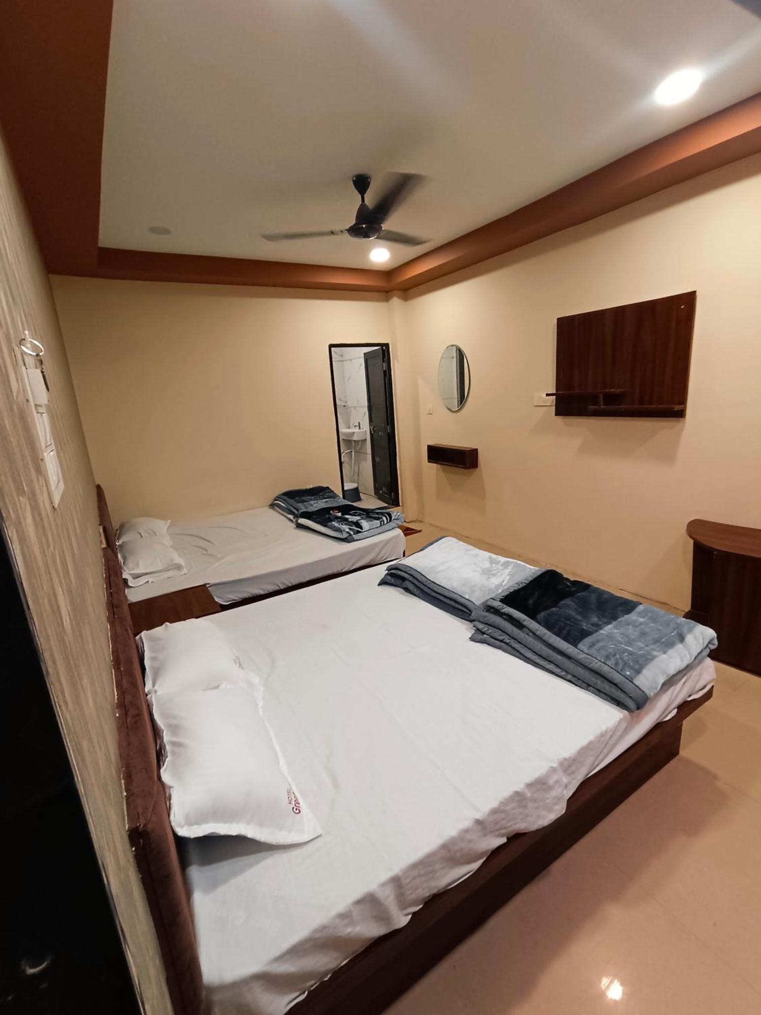Green Leaf Hotel Ujjain Luaran gambar