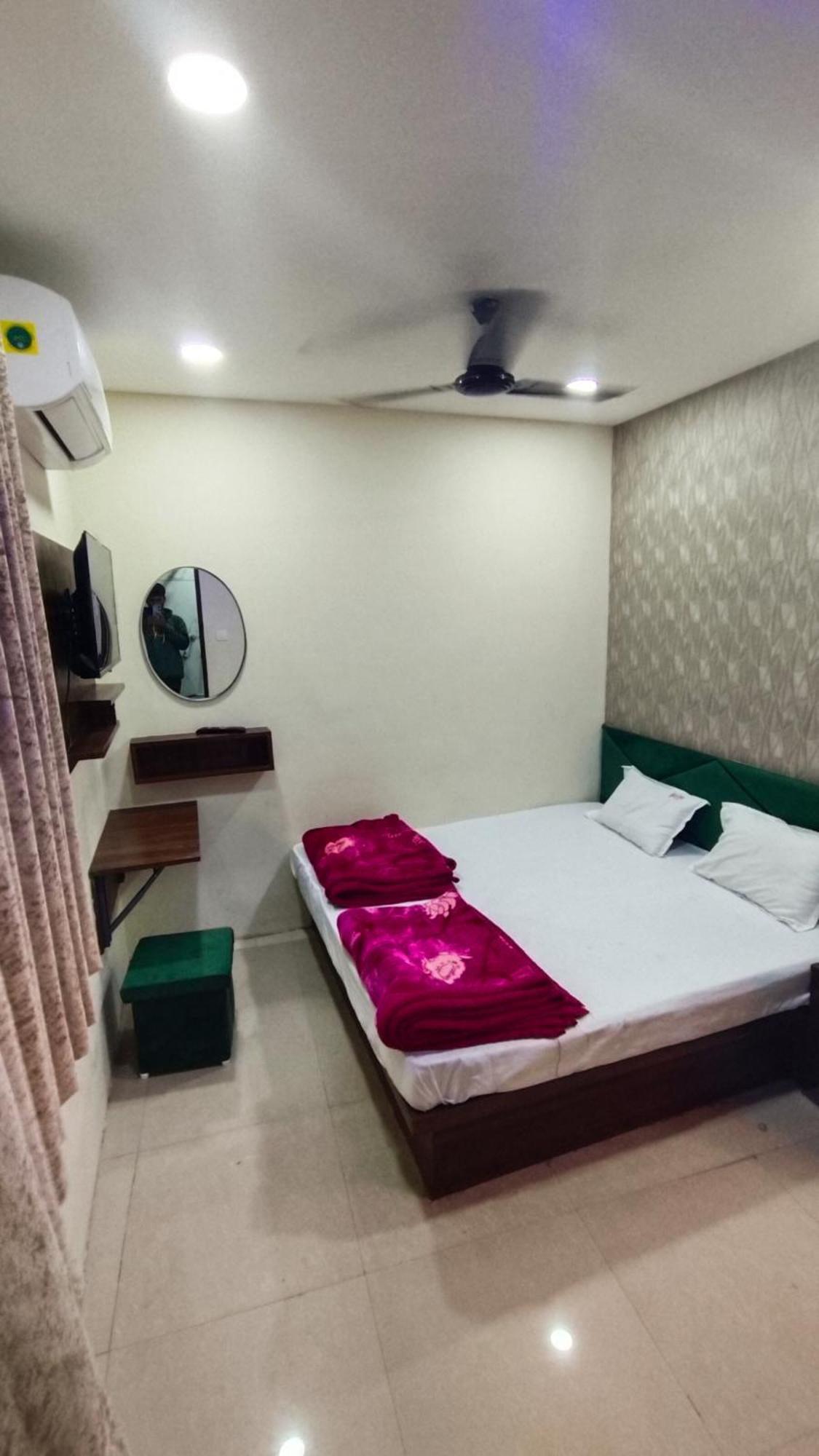 Green Leaf Hotel Ujjain Luaran gambar
