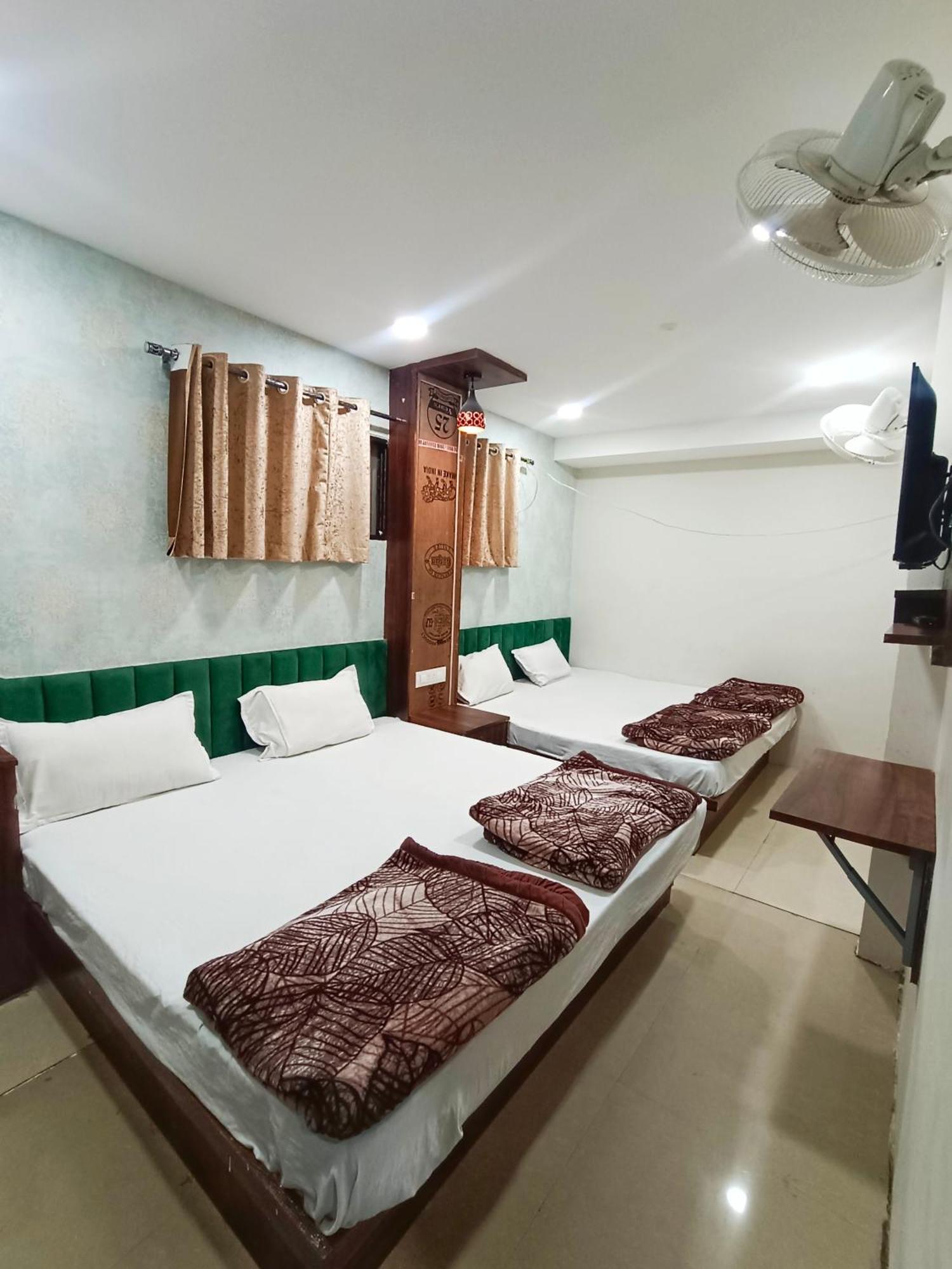Green Leaf Hotel Ujjain Luaran gambar