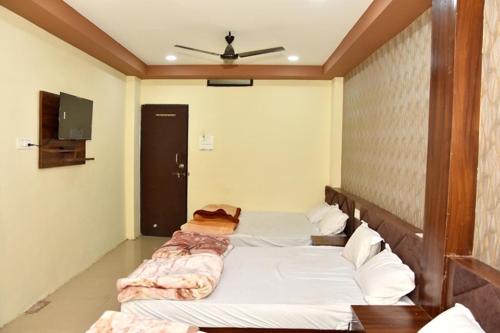 Green Leaf Hotel Ujjain Luaran gambar